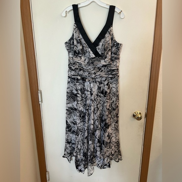 Donna Ricco size 14, 100% silk, black and white floral print dress - Picture 1 of 11